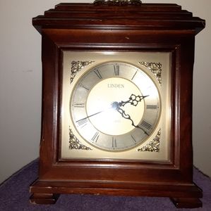 AE 721 Linden clock. 7"W×9"H×3-1/4"Dp